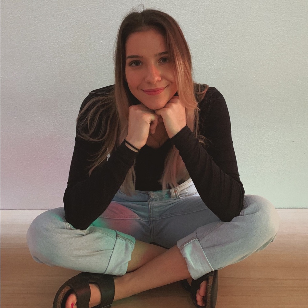 Meet your Posher, Larissa